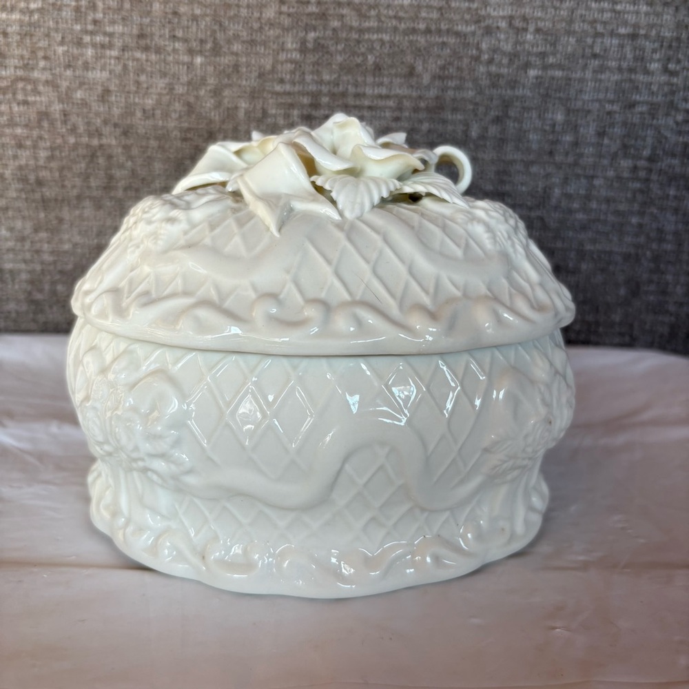 Vintage Ivory White Porcelain Trinket Box‎ Roses Ribbons Romantic Dresser Box